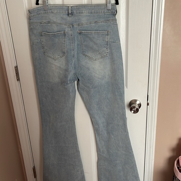 Fashion Nova Flare Jeans - Picture 6 of 7